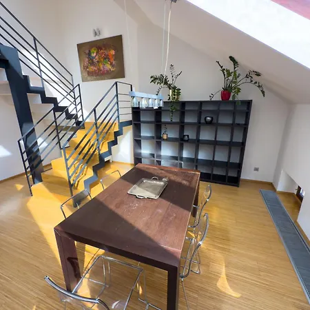 Loft-style& Modern In The Center Of Appartamento