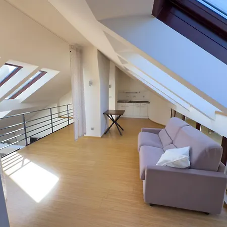 Appartamento Loft-style& Modern In The Center Of