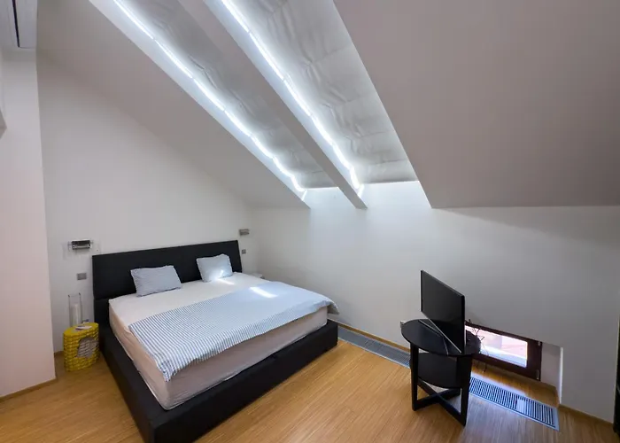 Appartamento Loft-style& Modern In The Center Of