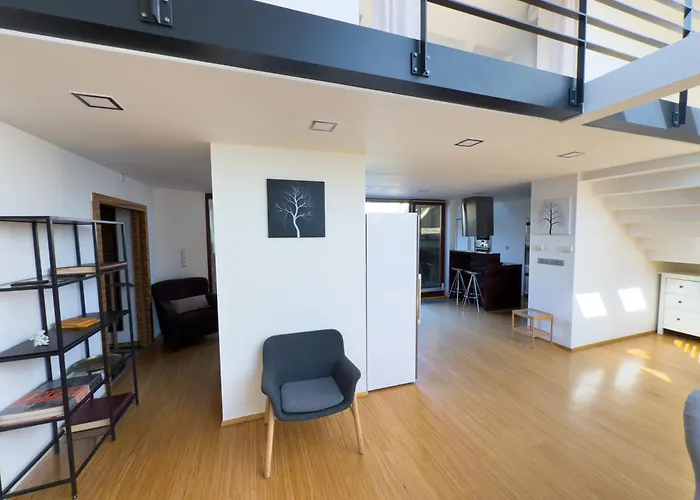 Appartamento Loft-style& Modern In The Center Of