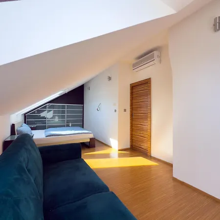 Loft-style& Modern In The Center Of Apartman